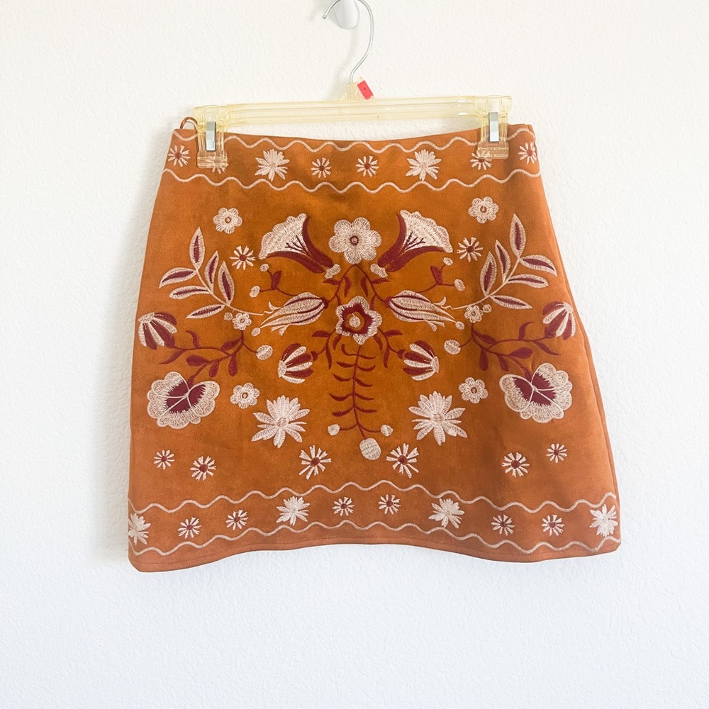 Embroidered skirt